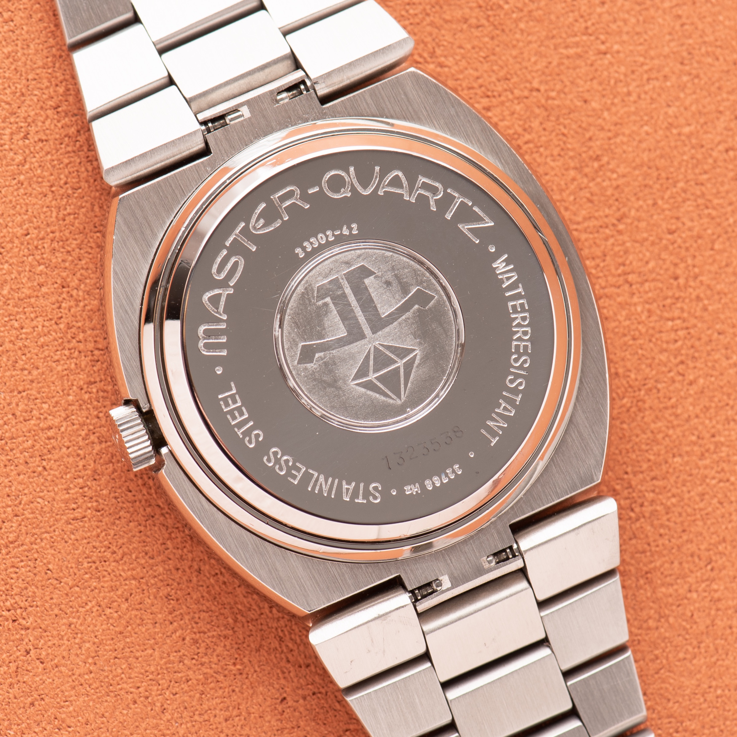 View of Jaeger-LeCoultre Master-Quartz — silver dial — Ref. 23302-42 — 1970